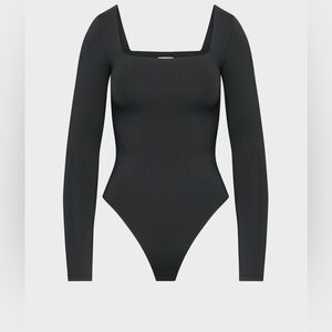 Aritzia Contour Headaway Long Sleeve Bodysuit Black